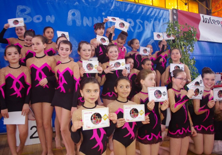 Collection de diplômes d'or et d'argent pour les gymnastes de Pignan en circuit Jeunesse